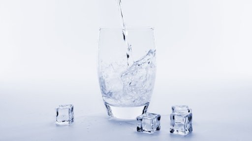 Val je af van water drinken?